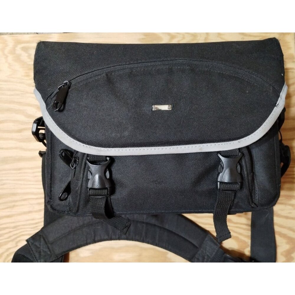 Nikon D60 Digital SLR Camera Bundle - Picture 4 of 15